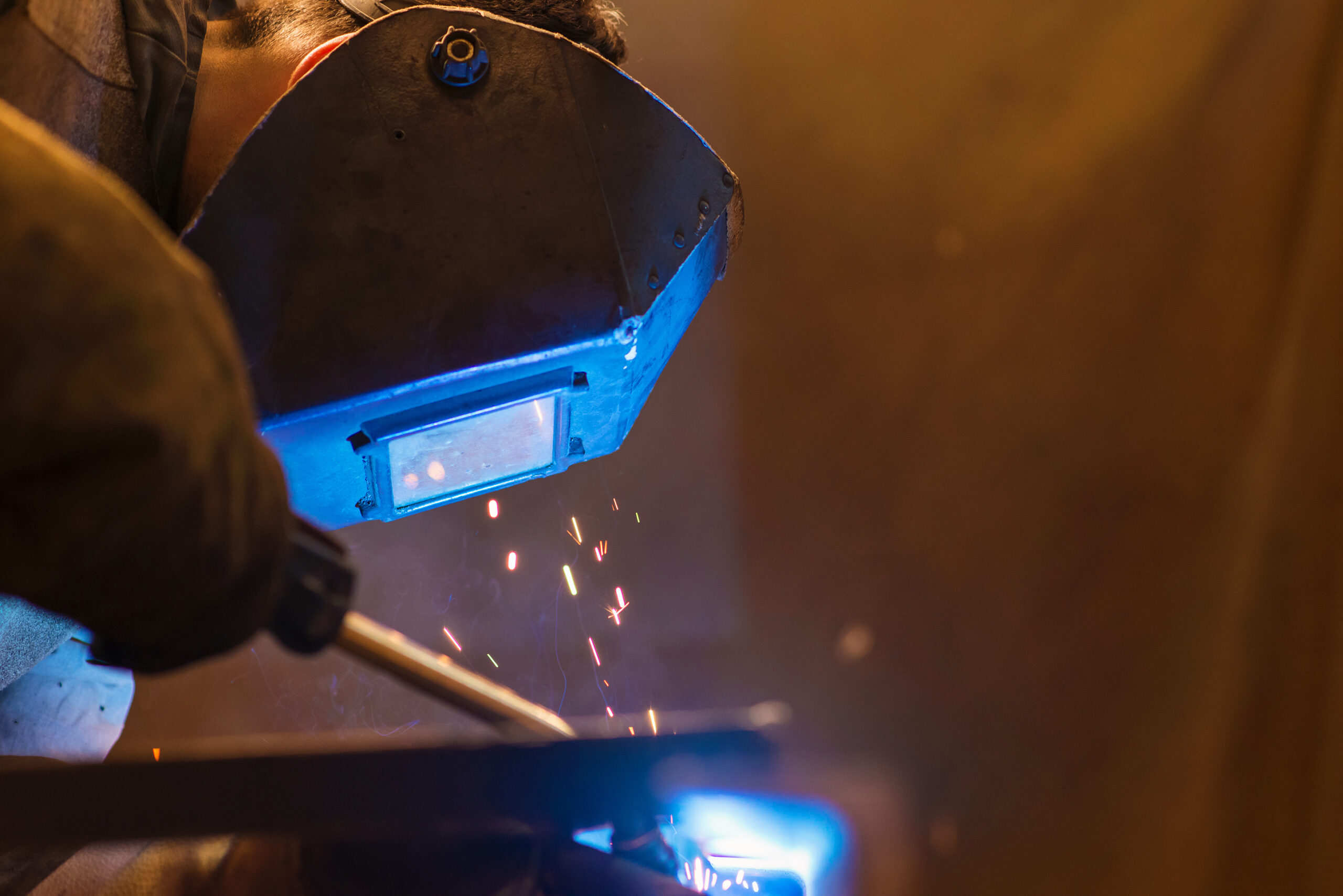 Man welding man welding 2024 10 18 09 13 50 utc scaled